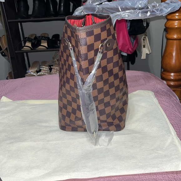 Brown tote bag with wristlet - Picture 2 of 9